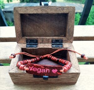Bransoletka z drzewa kokosowego Vegan - czerwona